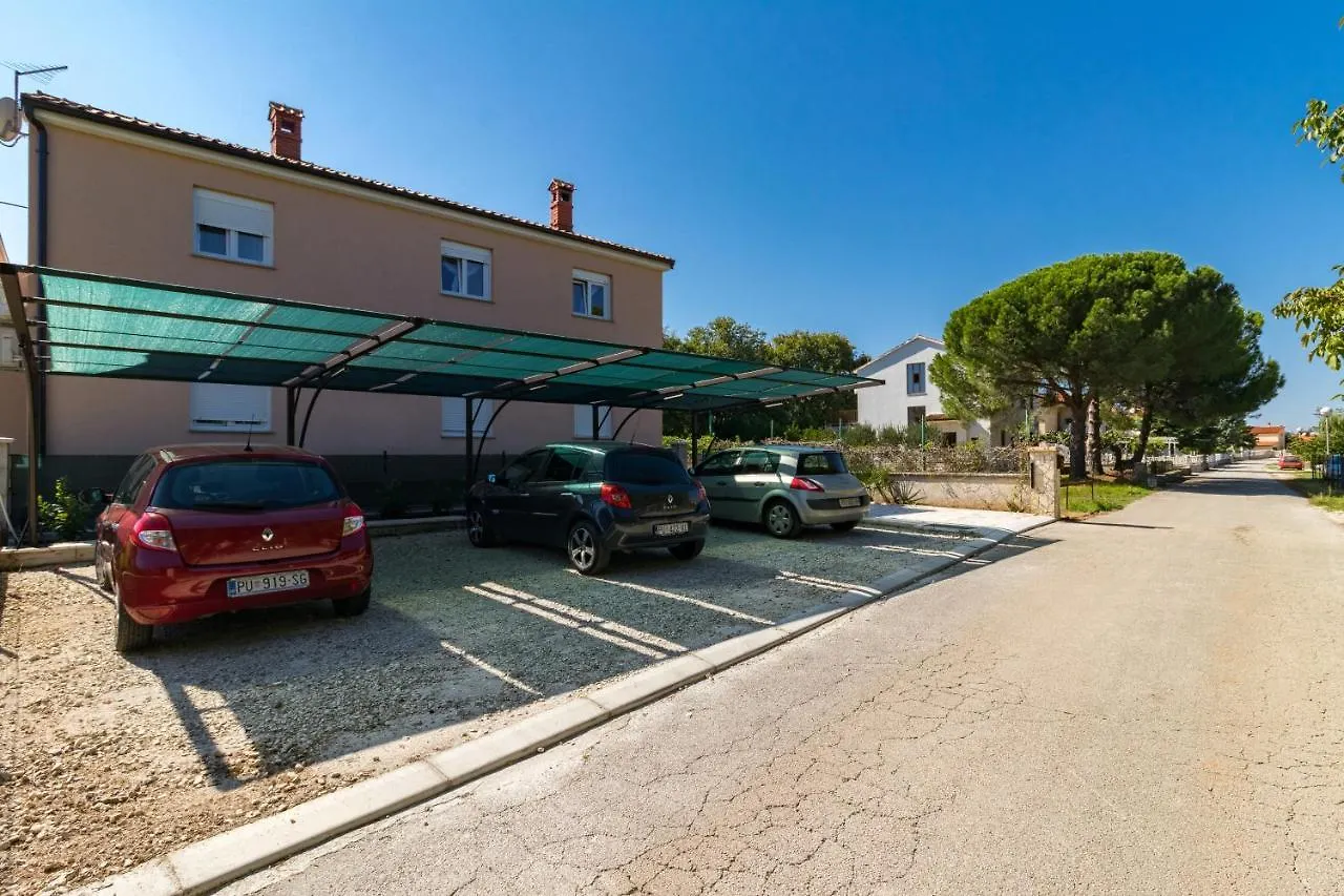 Apartments Kendel Fažana クロアチア